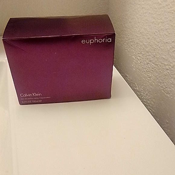 Perfume - Picture 4 of 5